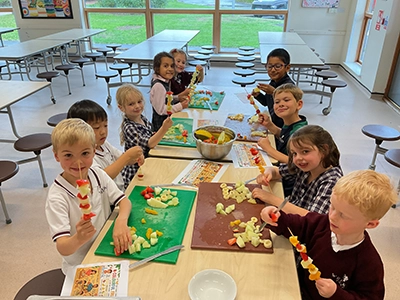 Year 1 and 2 Get Creative with Healthy Fruit Kebabs